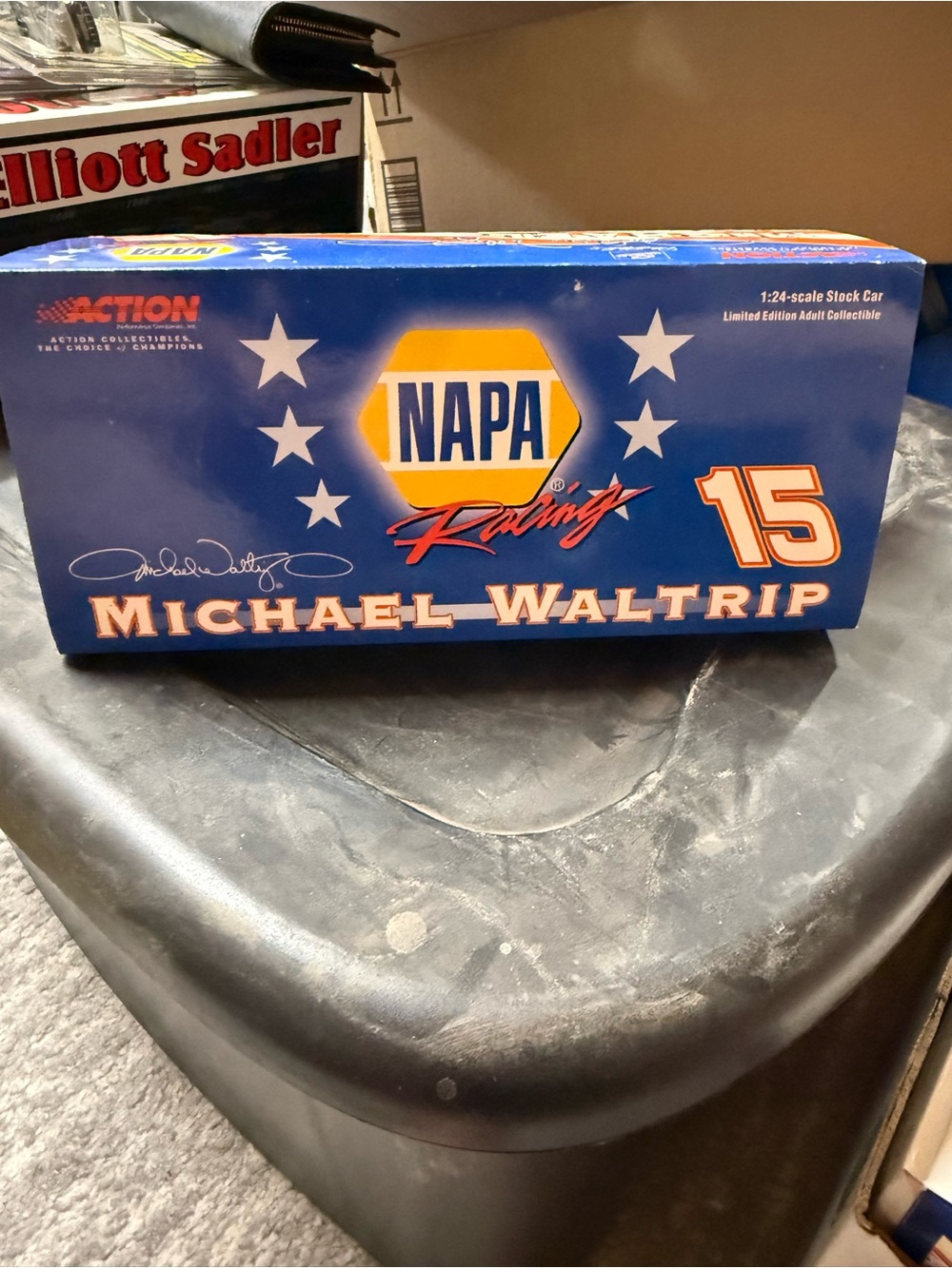 1/24 scale NASCAR; 2001 Michael Waltrip